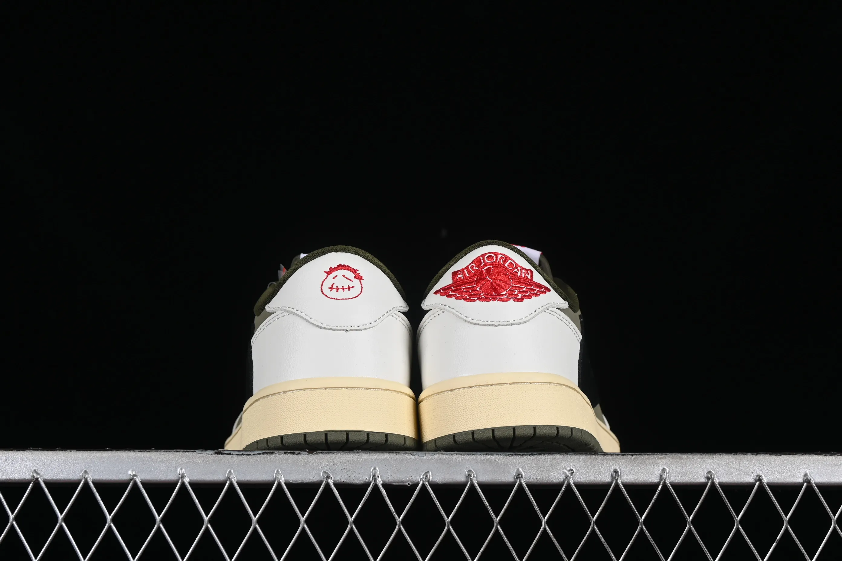 All categories Air Jordan Jordan series basketball shoes Air Jordan 1 Low B1 special price Travis Scott x Air Jordan 1 Low OG AJ1 Joe 1 undercut low top DM7866-200